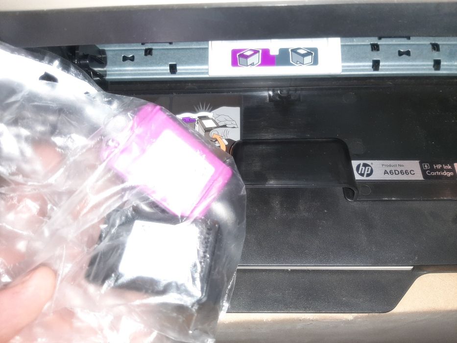 Мастилено-струен принтер, копир и скенер HP Deskjet 2516