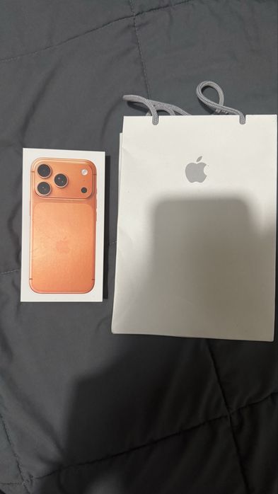 Iphone 17 pro, 512 гигабайт, был куплен в официальном магазине apple,