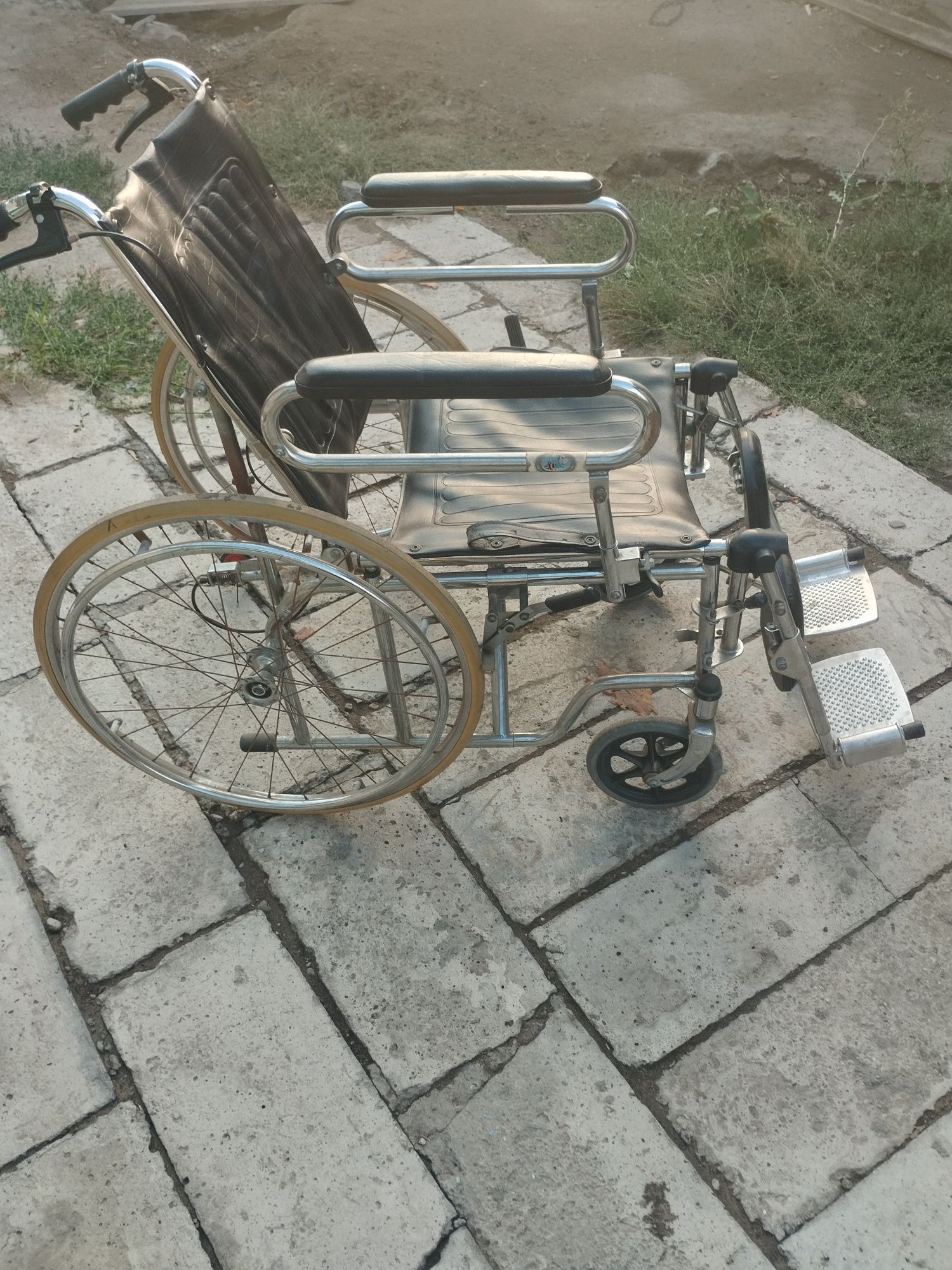 Продам срочно инвалидное кресло