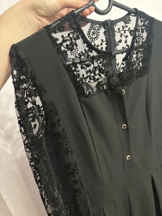 Продается красивый комбинезон в отличном состояние в размере М