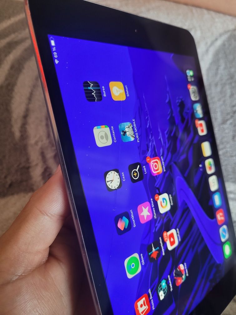 iPad mini 4/ 128Gb vând sau schimb cu un iPhone 11