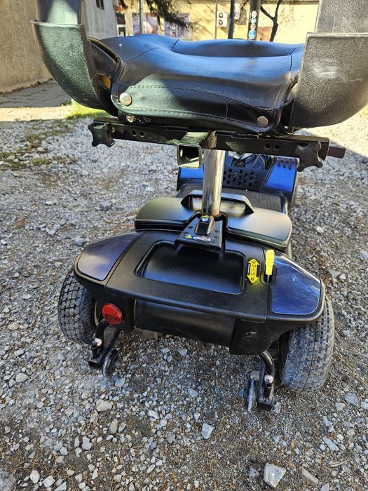 Електрически скутер за трудноподвижни хора и инвалиди