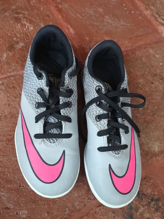 Converse Chuck Taylor 37/Nike Mercurial Pro 35