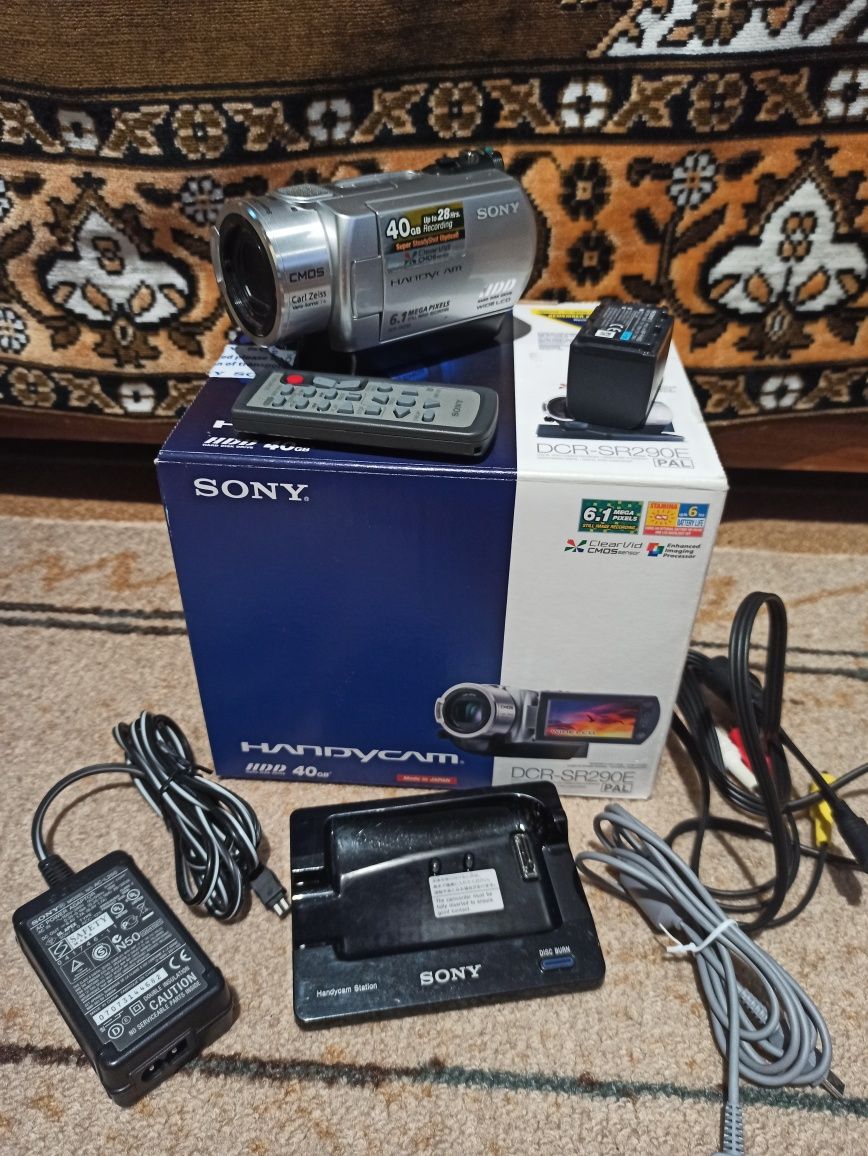 Цифрова видеокамера Sony DCR-SR290Е