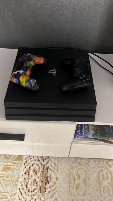 Ps4 pro два джойстика в хорошем состояние