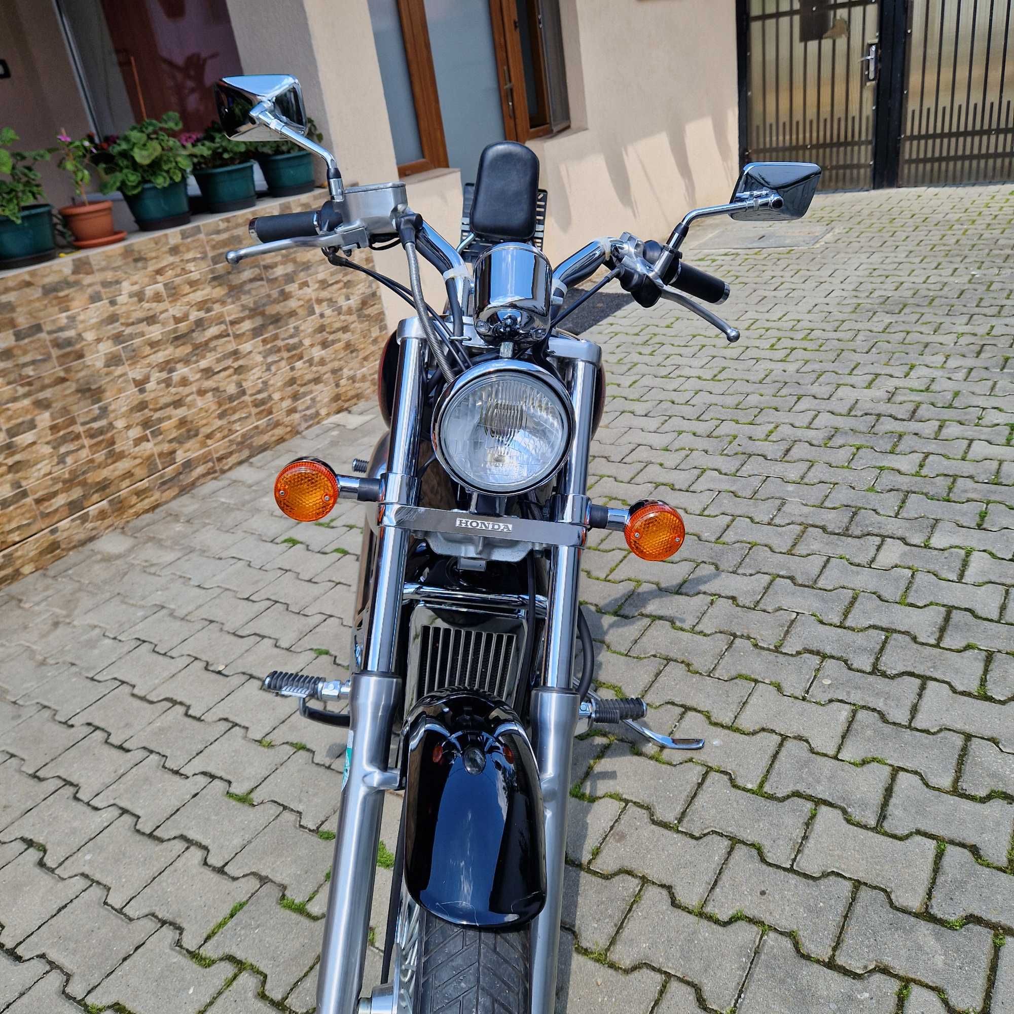 Honda Shadow  600 7275 km