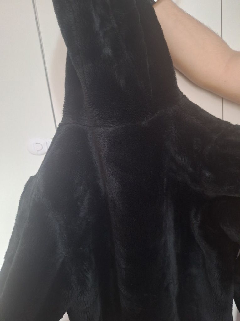 Haina de blana  neagra de dama scurtă
