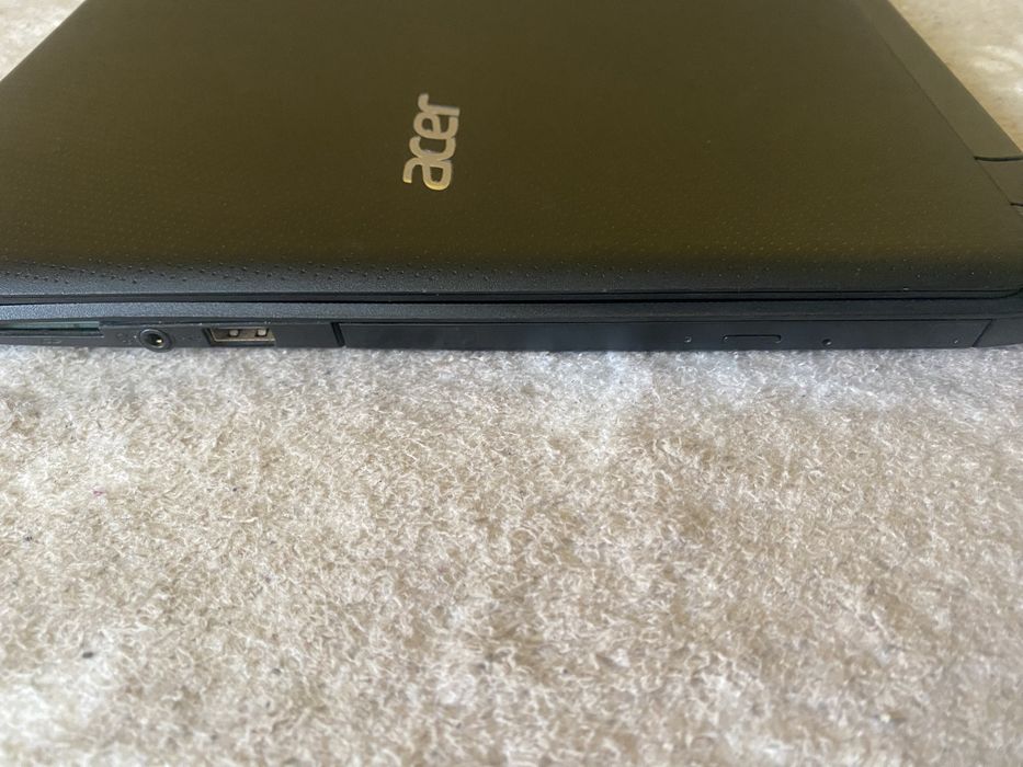 Acer ES 15 lntel kore i5 ‘7500 .RAM DDR4. 16GB