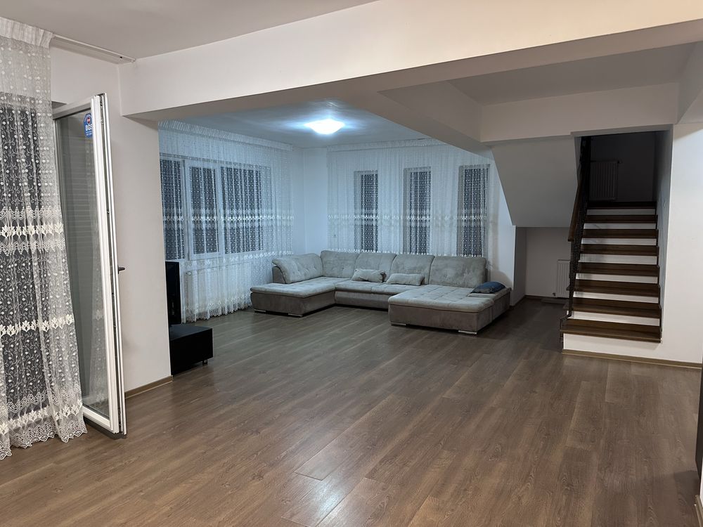 Proprietar Inchiriez vila 4