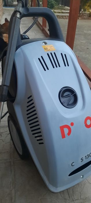 Машина за Почистване Измиване на Соларен Парк