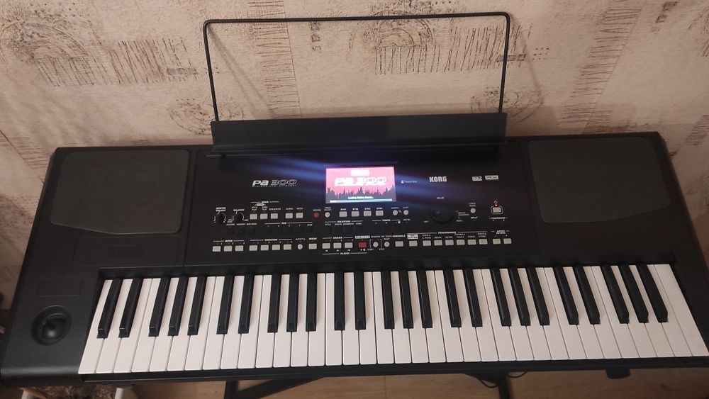 Продавам. KORG PA-300