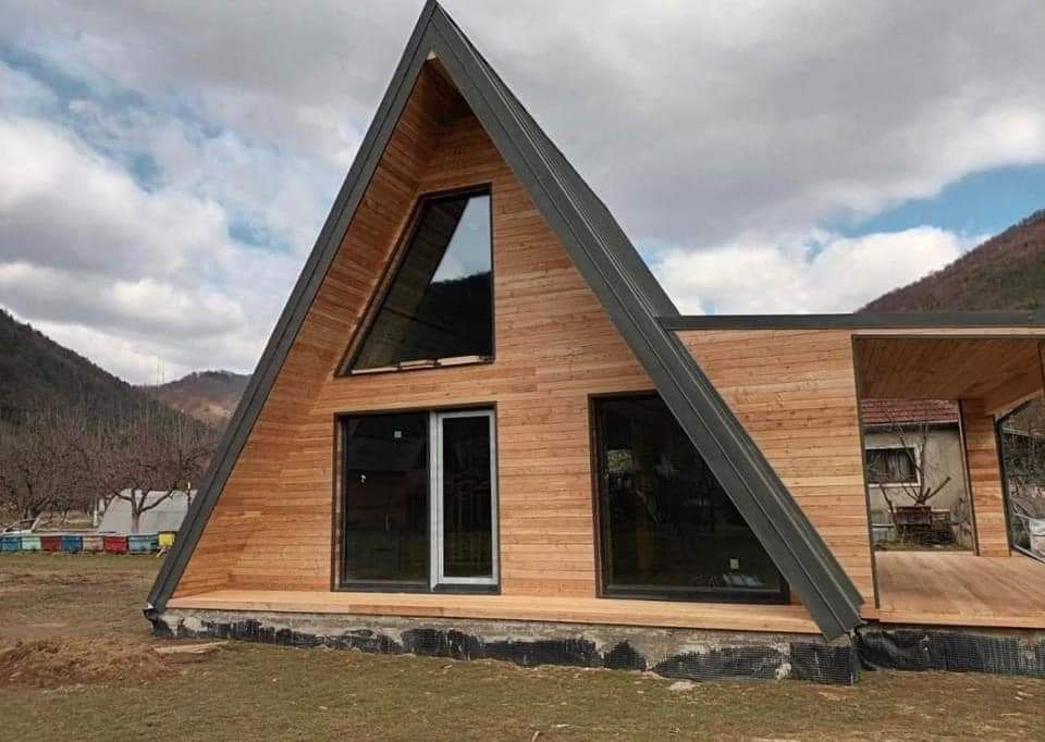 vând cabane tip A
