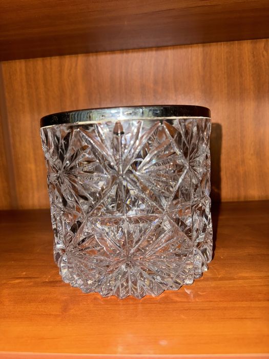 Продам вазу из натурального хрусталя