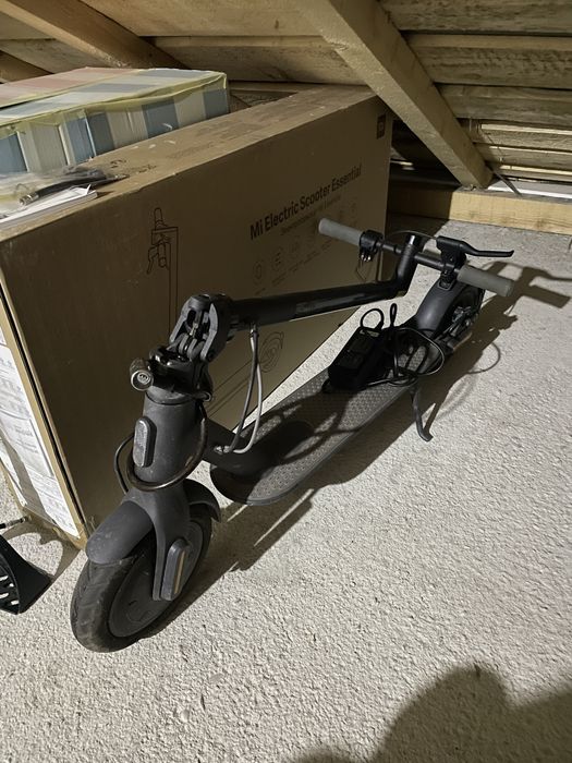 Trotineta Xiaomi Essential in Garantie aproape noua.