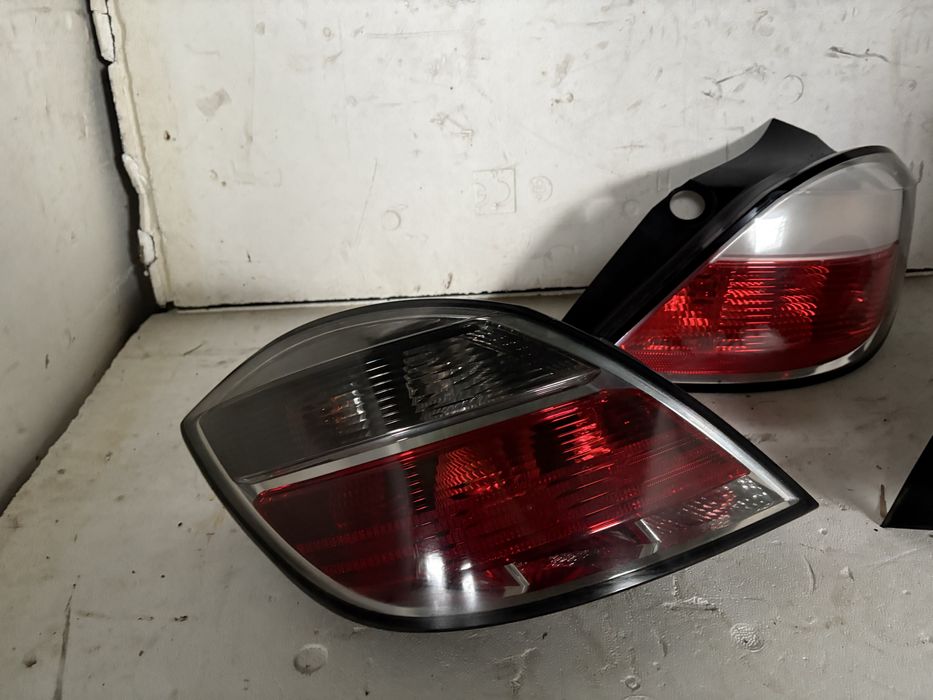 Tripla stanga dreapta caroserie Opel Astra H hatchback 13222325AL