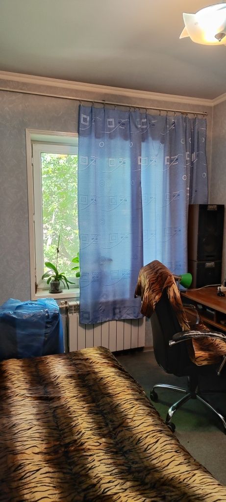 Продам на Измайлова ( Новомосковской)3/4/4,77 серия.