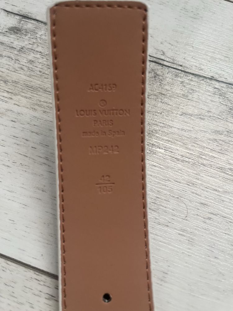 Curea Louis Vuitton alba