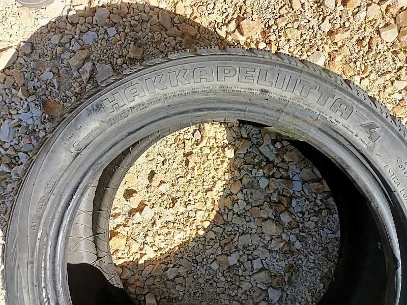 Две шины 205/50 R17 - "Nokian Hakkapeliitta-4" (Финляндия), зимние.