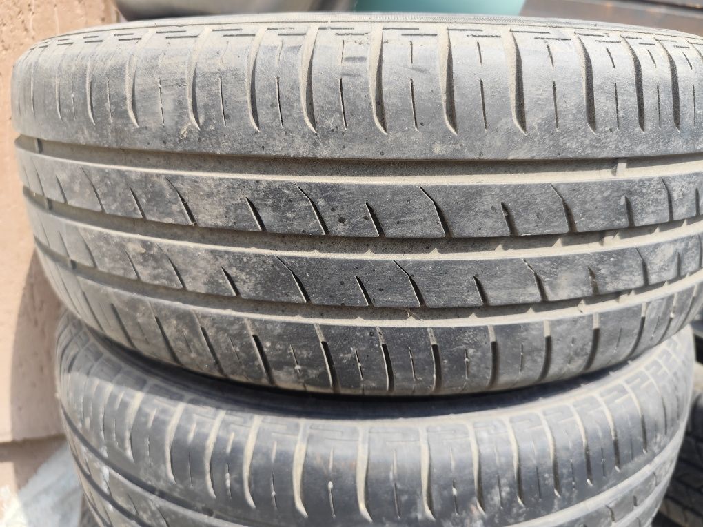 4 cauciucuri cu 3 jante 185/60 R14