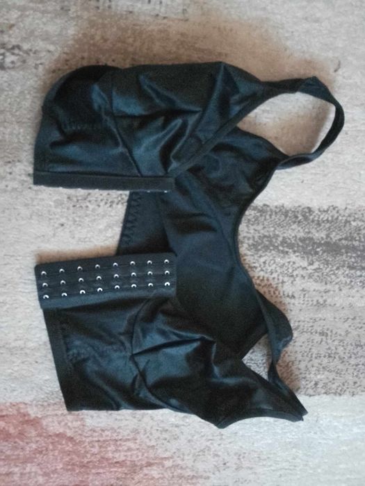 Bustiera cu închidere frontală mărimea XL - XXL