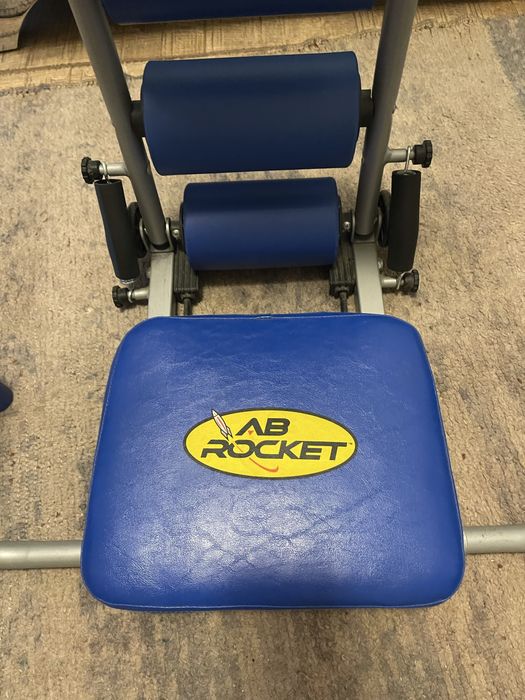 Aparat fitness AbRocket pt. muschii abdominali