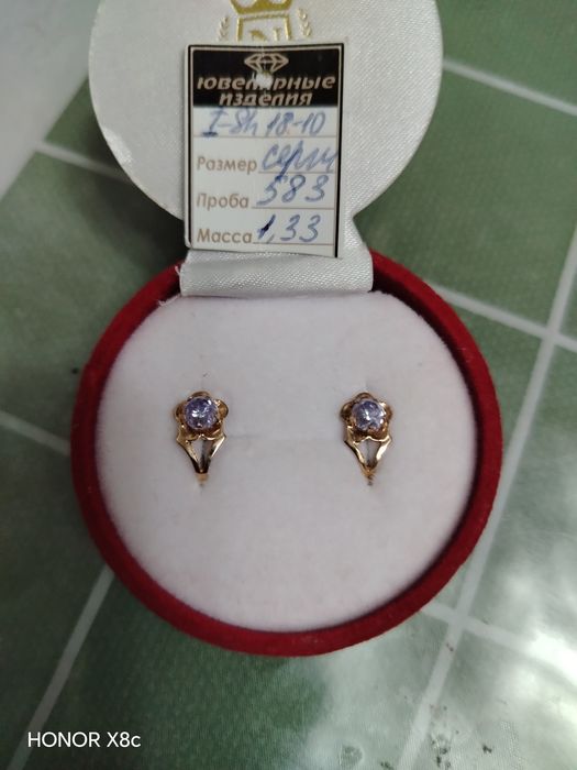 Продаются  золотые детские серёжки новые