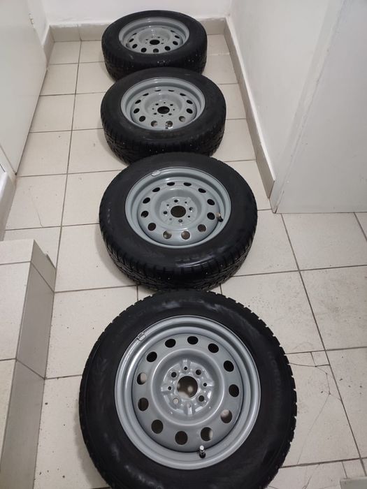 Зимние шины R14 состояние отличное