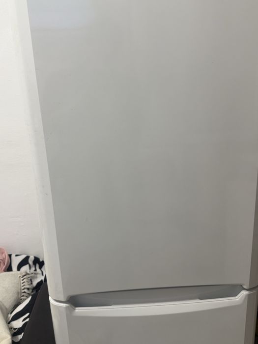 Frigider Indesit A+ – Nou, nefolosit, perfect pentru orice bucătărie!