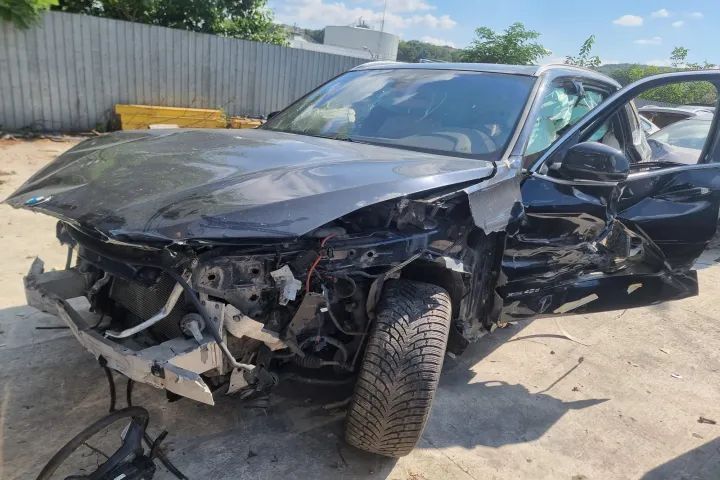 Dezmembrez BMW x5 F15 2017 40d motor 3.0d 313cp N57D30B  plafon  dezmembrari piese usa portiera stanga dreapta fata spate aripa bara fata far stop fuzeta etrier oglinda f01