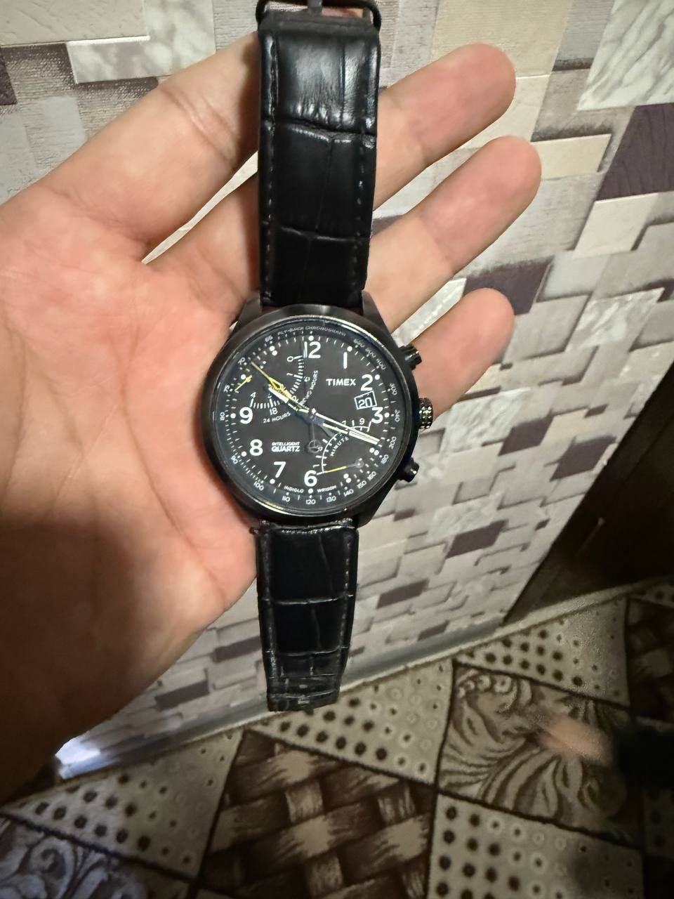 Часы продается TIMEX оригинал