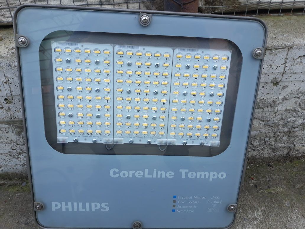 Прожектор Philips Led Core Line Tempo