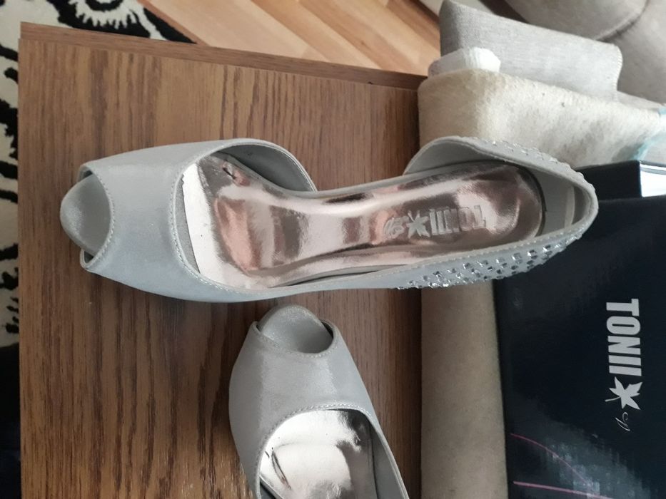 Pantofi dama mai mult de ocazie.