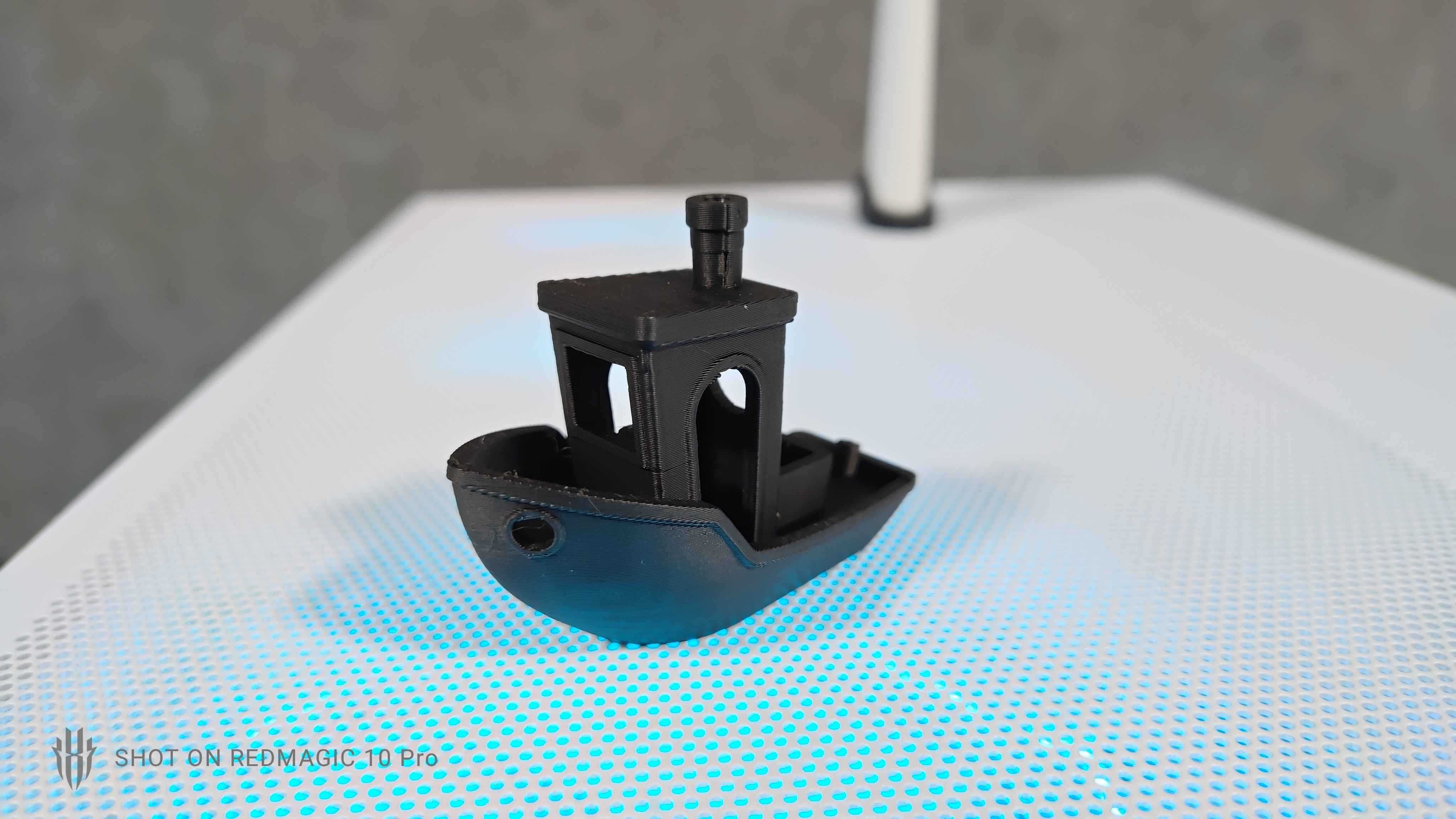 Imprimanta 3D cu 3.5 kg de filament