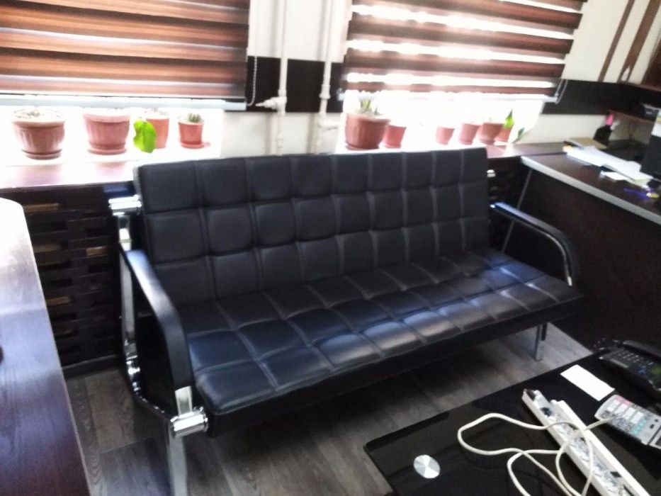 Офисный диван в комплекте с 2мя креслами