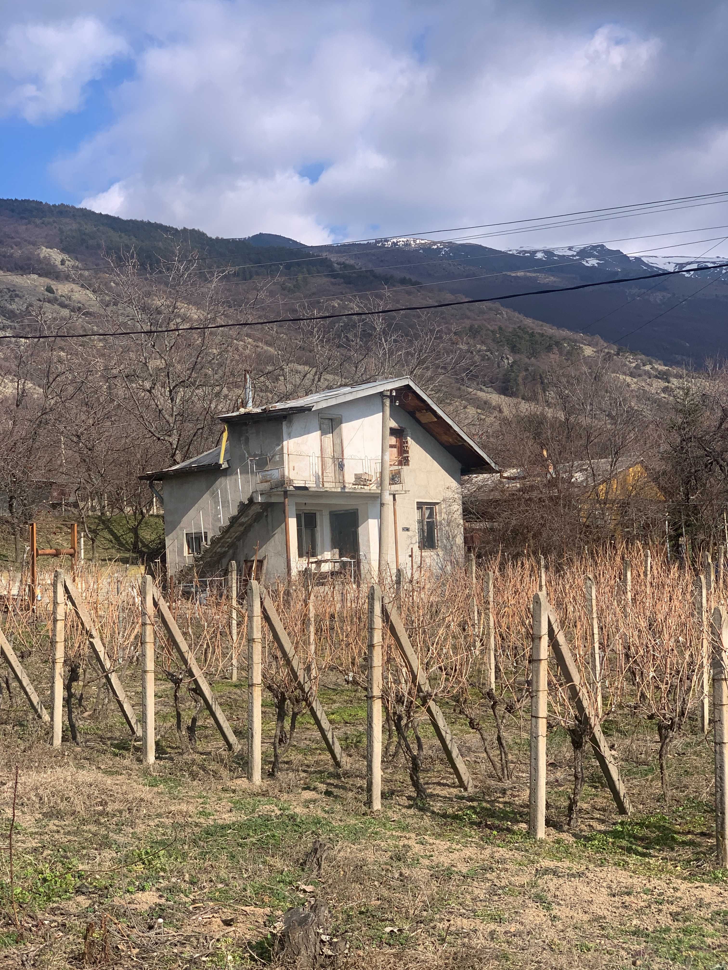 МАСИВНА ВИЛА в гр. Карлово, м. Яса тепе
