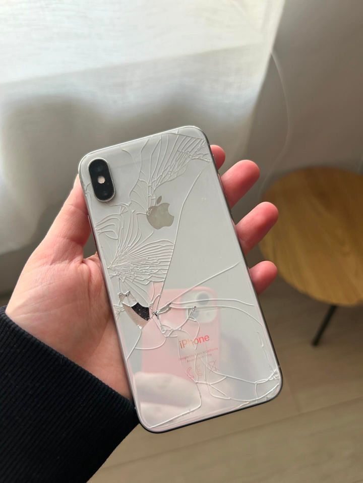 Iphone X pentru piese sau poate fi reparat