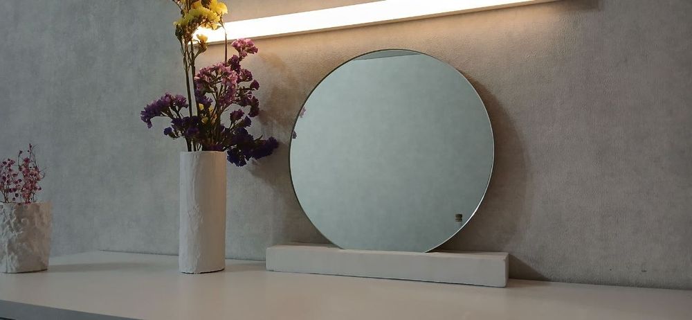 Зеркало с подставкой ручной работы