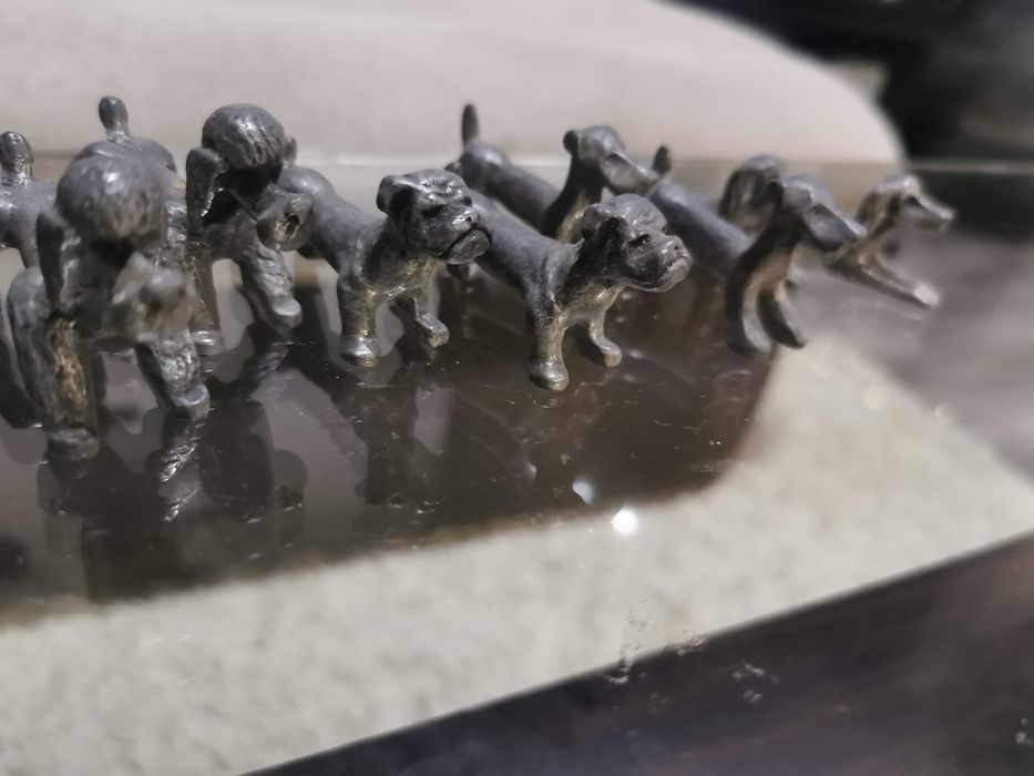 Figurine caini din Etain
