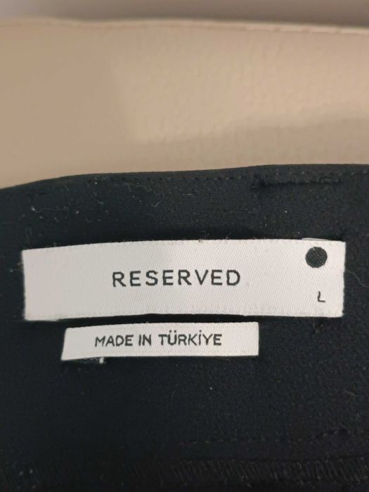 Черна пола тип молив