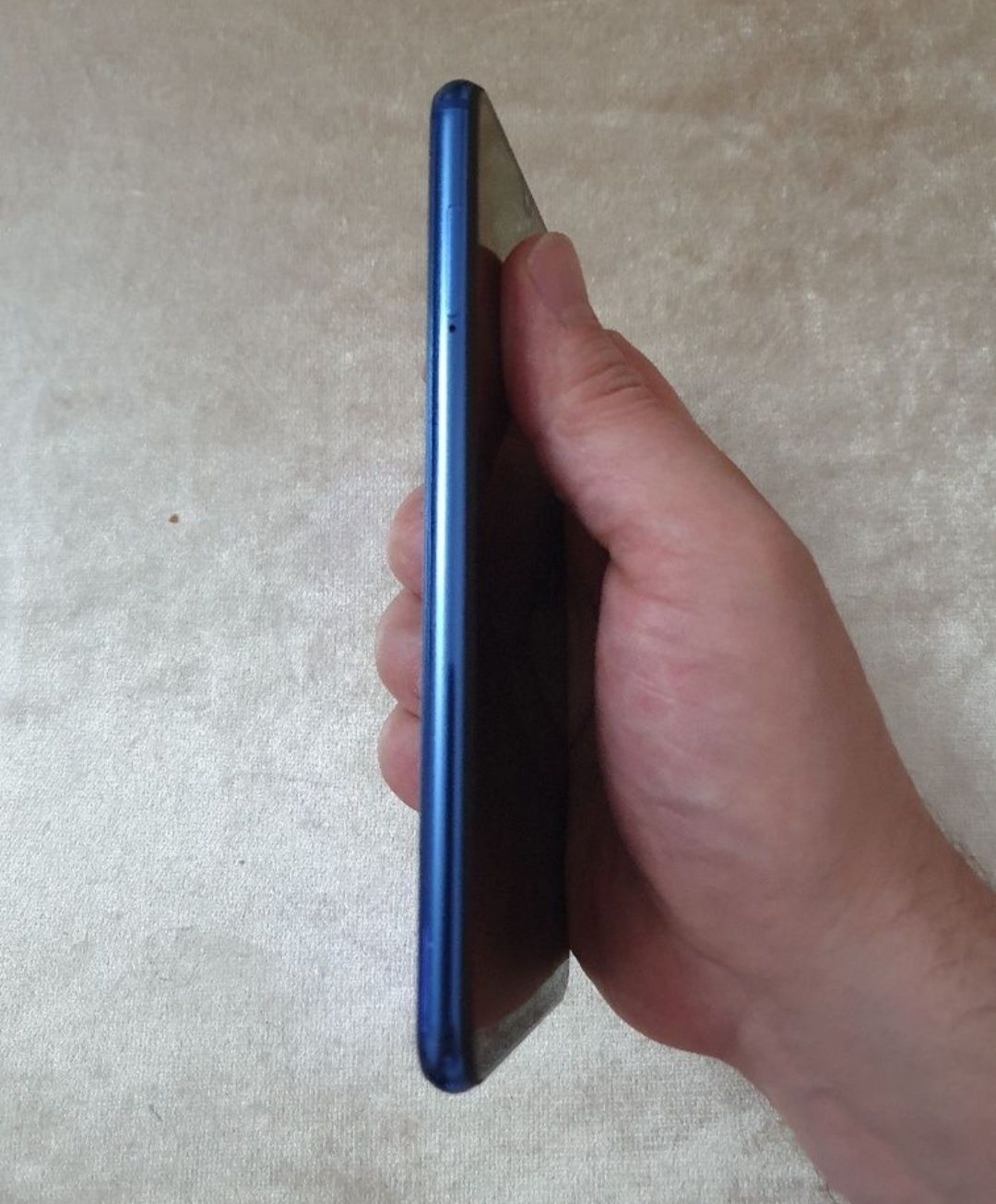 Srochna sotiladi Xiaomi Mi 9 SE 6/64Gb Orginal Xolati yaxshi