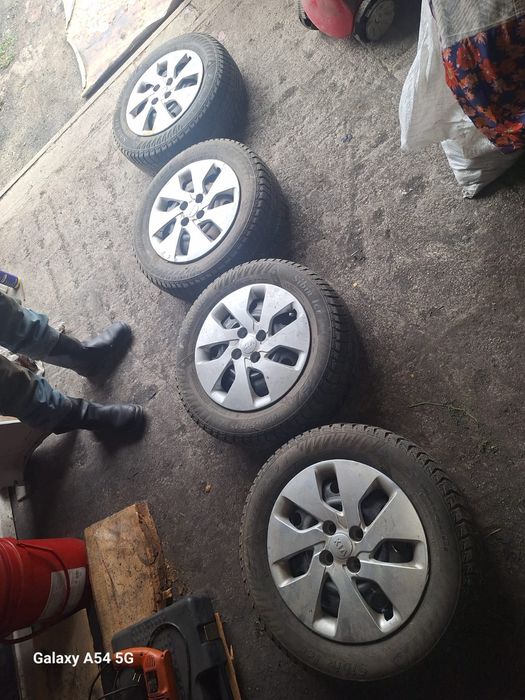 Продам 4 зимние шины