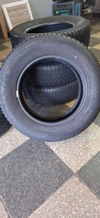 4бр. 215/65/16 Goodyear 6.3mm грайфер, дот 24г. Безплатен монтаж