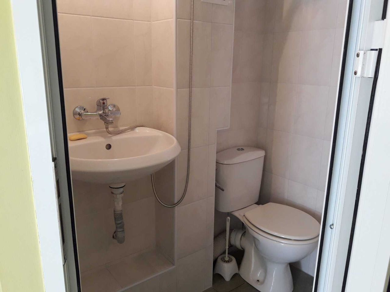 Дава се под наем Едностаен апартамент в Варна, ЖП Гара - 40 кв.м за 382.5 € - Снимка #6