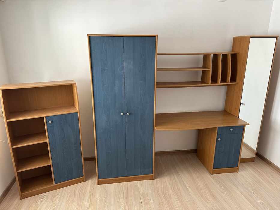 Комплект мебели за стая – гардероб, бюро и етажерка