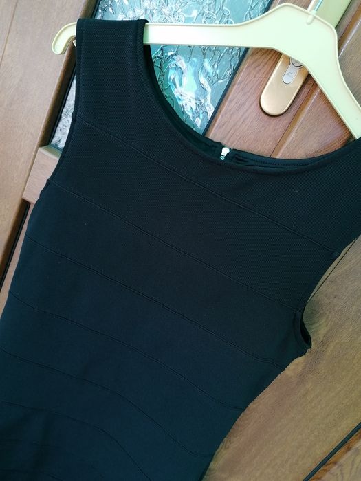 Transport gratuit! Vând rochie Amisu mar . 38