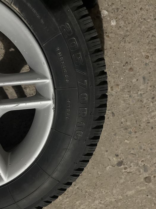 Продаю диска r16 срочно