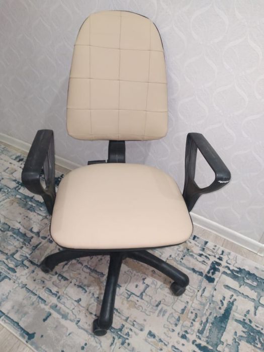 Продам кресло офисное
