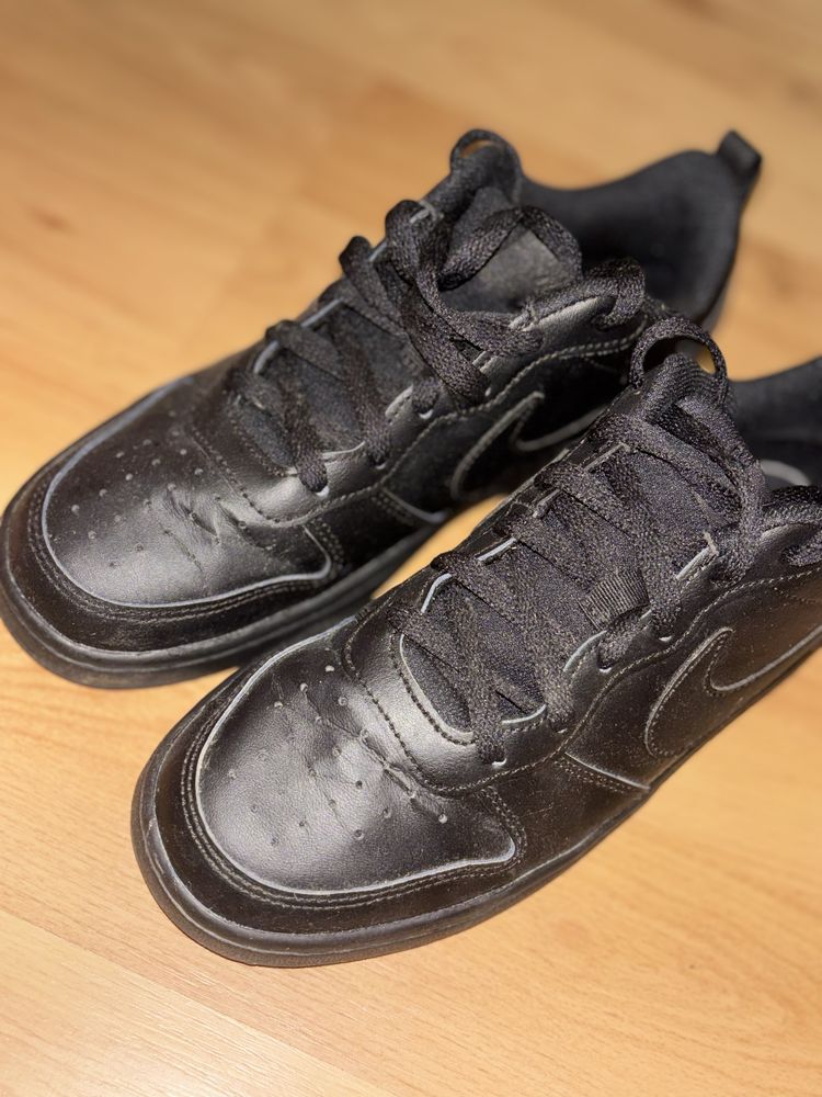 Чисто нови обувки на nike.