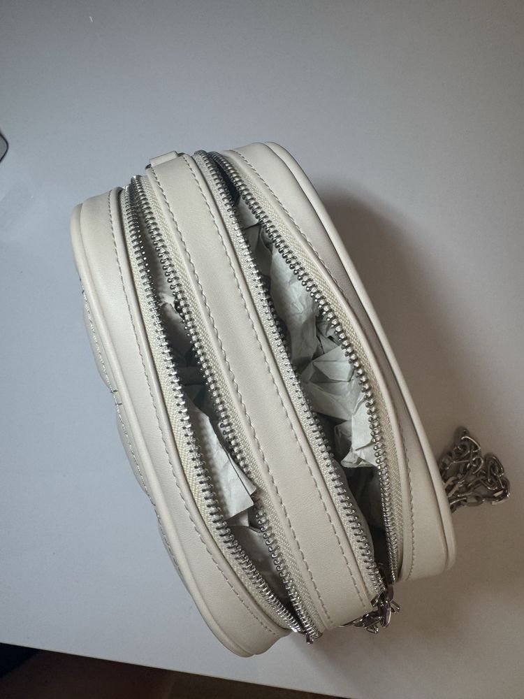 Бяла чанта Bershka