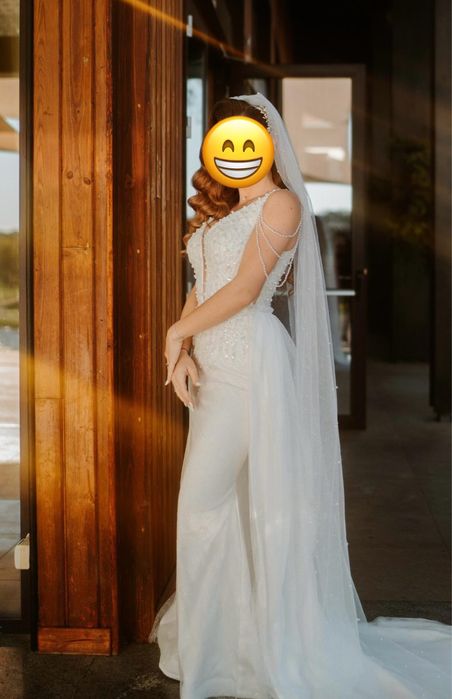 Vand rochie de mireasa sirena cu trena si voal